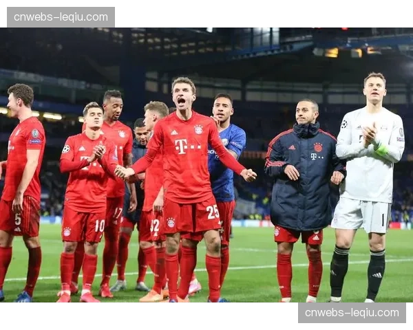 欧冠花絮：拜仁球迷远征伦敦，赛前聚集悼念俱乐部传奇