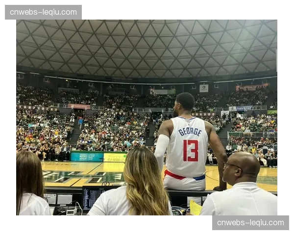 保罗-乔治在播客中暗示可能跳出合同,今夏成为完全自由球员 保罗-乔治在播客中暗示可能跳出合同,今夏成为完全自由球员